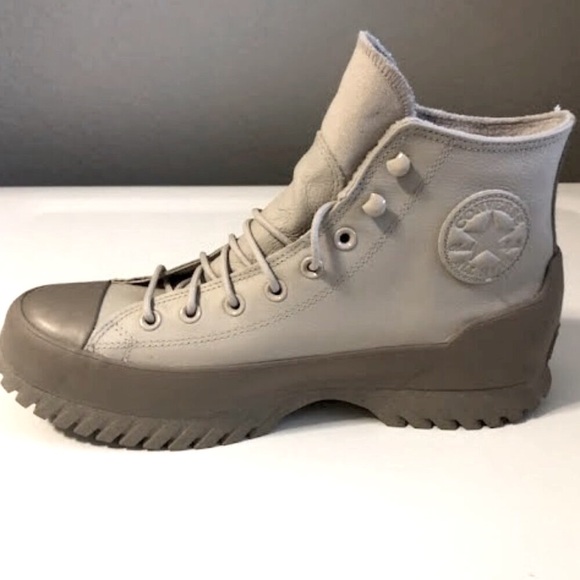 NWT CONVERSE Chuck Taylor Lugged 2.0 Counter Climate High Top Sneaker Tan 11 - Picture 3 of 7
